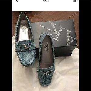 Women’s “Ann Klein” blue leather flat shoes new